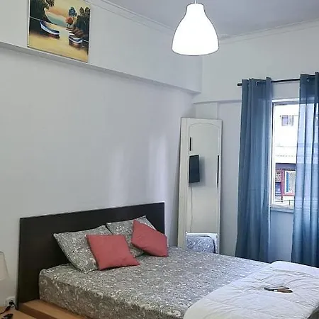 Lovely Double Room For Rent アパート オディヴェーラス