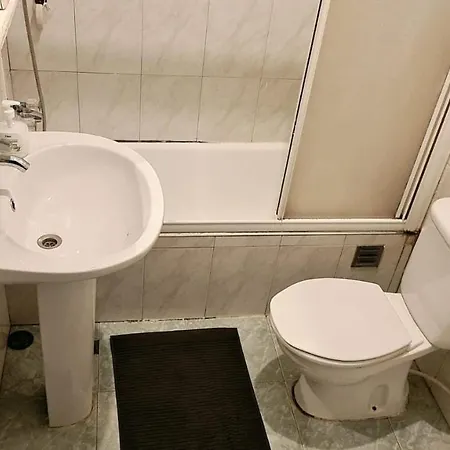 Lovely Double Room For Rent アパート オディヴェーラス